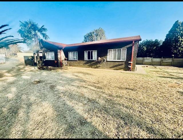 3 BEDROOM HOUSE FOR SALE IN VANDERBIJLPARK SE 2